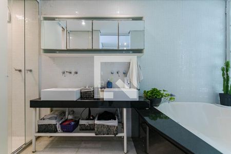Casa de condomínio para alugar com 252m², 2 quartos e 2 vagasBanheiro - Quarto 2 - Suíte