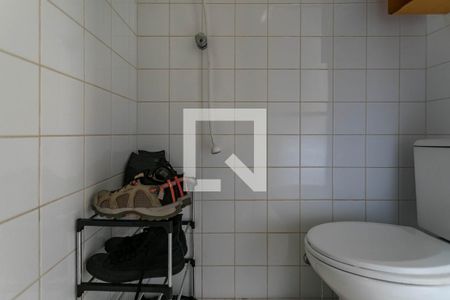 Casa de condomínio para alugar com 252m², 2 quartos e 2 vagasBanheiro de Serviço