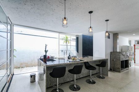 Casa de condomínio para alugar com 252m², 2 quartos e 2 vagasCozinha