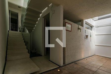 Casa de condomínio para alugar com 252m², 2 quartos e 2 vagasEscada