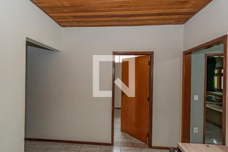 Casa à venda com 198m², 4 quartos e 4 vagas Casa à venda com 198m², 4 quartos e 4 vagasEscritório