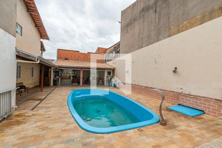 Casa à venda com 198m², 4 quartos e 4 vagas Casa à venda com 198m², 4 quartos e 4 vagasPiscina