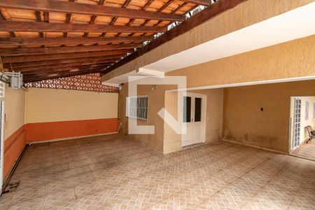 Casa à venda com 198m², 4 quartos e 4 vagas Casa à venda com 198m², 4 quartos e 4 vagasGaragem