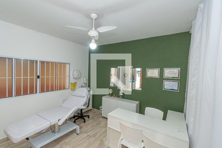 Casa à venda com 198m², 4 quartos e 4 vagas Casa à venda com 198m², 4 quartos e 4 vagasSala