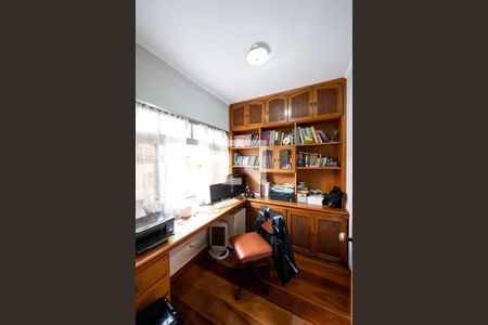 Casa à venda com 230m², 4 quartos e 3 vagasEscritório