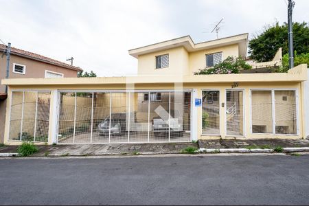 Casa à venda com 230m², 4 quartos e 3 vagasFachada