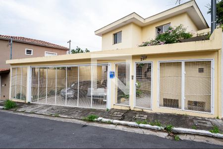 Casa à venda com 230m², 4 quartos e 3 vagasFachada