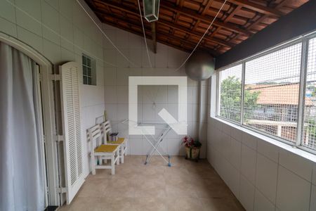Casa à venda com 125m², 4 quartos e 2 vagas Casa à venda com 125m², 4 quartos e 2 vagasVaranda