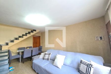 Sala de casa para alugar com 3 quartos, 130m² em Jardim Iva, São Paulo