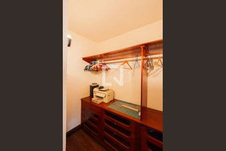 Casa à venda com 350m², 3 quartos e 2 vagasCloset da suíte