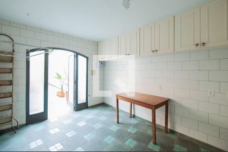 Casa à venda com 350m², 3 quartos e 2 vagasÁrea de Serviço