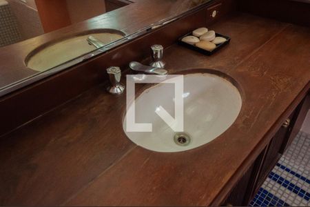 Casa à venda com 350m², 3 quartos e 2 vagasBanheiro da Suíte