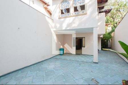 Casa à venda com 350m², 3 quartos e 2 vagasQuintal