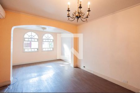 Casa à venda com 350m², 3 quartos e 2 vagasSuíte