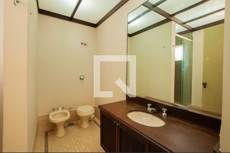 Casa à venda com 350m², 3 quartos e 2 vagasBanheiro dos quartos 1 e 2