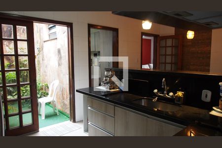 Casa para alugar com 300m², 4 quartos e 4 vagasCozinha