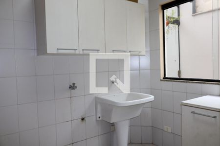 Casa à venda com 210m², 3 quartos e 6 vagasÁrea de Serviço