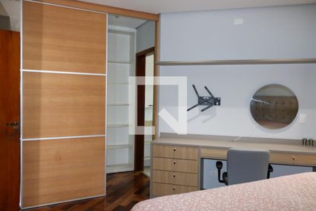 Casa à venda com 210m², 3 quartos e 6 vagasSuíte 3