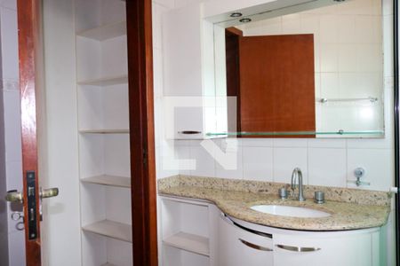 Casa à venda com 210m², 3 quartos e 6 vagasBanheiro da Suíte 3