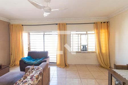 Salas de casa à venda com 4 quartos, 260m² em Vila Fortuna, Campinas