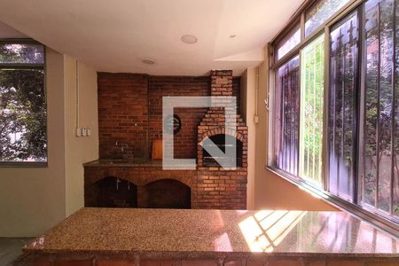 Apartamento para alugar com 60m², 2 quartos e sem vagaÁrea comum - Churrasqueira