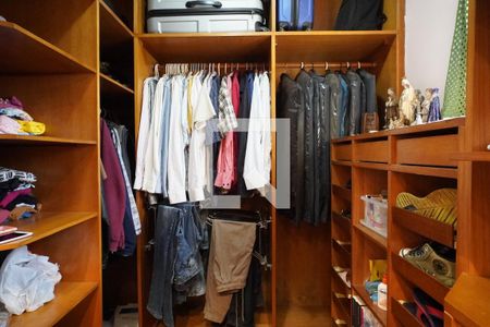 Casa à venda com 350m², 2 quartos e 3 vagasCloset da suíte