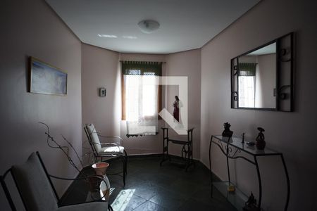 Hall de entrada de casa à venda com 2 quartos, 350m² em Chácara das Pedras, Porto Alegre