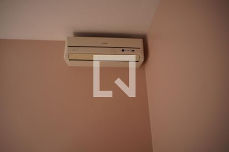 Quarto 1 Suite - Ar condicionado de casa à venda com 2 quartos, 350m² em Chácara das Pedras, Porto Alegre