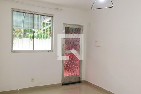 Sala de casa de condomínio para alugar com 2 quartos, 60m² em Encantado, Rio de Janeiro