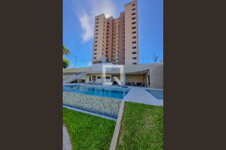 Apartamento à venda com 180m², 4 quartos e 4 vagas Apartamento à venda com 180m², 4 quartos e 4 vagasÁrea comum - Piscina