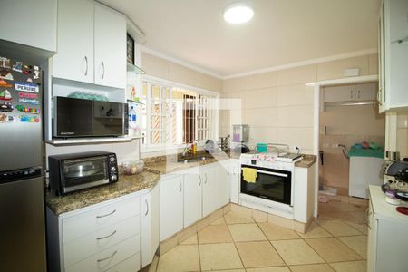 Casa à venda com 246m², 4 quartos e 6 vagasCozinha - Armários