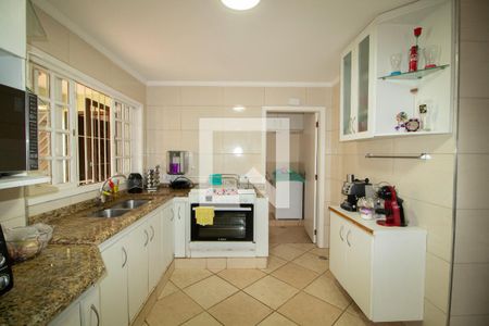 Casa à venda com 246m², 4 quartos e 6 vagasCozinha - Armários