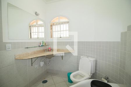 Casa à venda com 246m², 4 quartos e 6 vagasBanheiro da Suíte 2