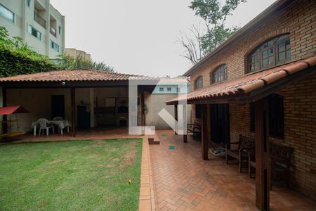 Casa à venda com 246m², 4 quartos e 6 vagasQuintal