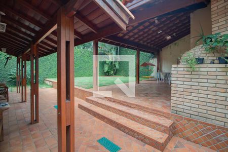 Casa à venda com 246m², 4 quartos e 6 vagasQuintal