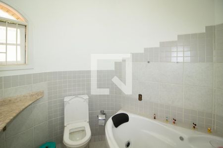 Casa à venda com 246m², 4 quartos e 6 vagasBanheiro da Suíte 2