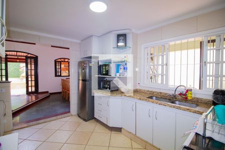 Casa à venda com 246m², 4 quartos e 6 vagasCozinha - Armários