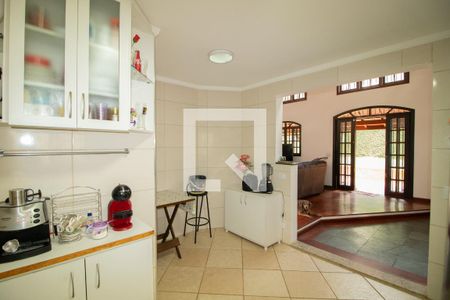 Casa à venda com 246m², 4 quartos e 6 vagasCozinha - Armários