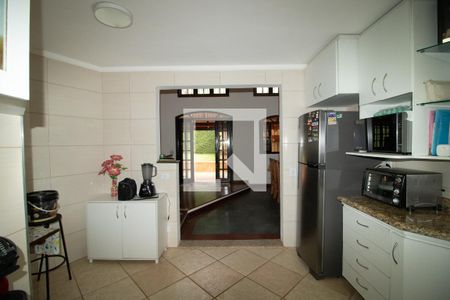 Casa à venda com 246m², 4 quartos e 6 vagasCozinha - Armários