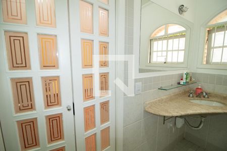 Casa à venda com 246m², 4 quartos e 6 vagasBanheiro da Suíte 2