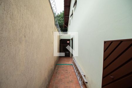 Casa à venda com 246m², 4 quartos e 6 vagasCorredor