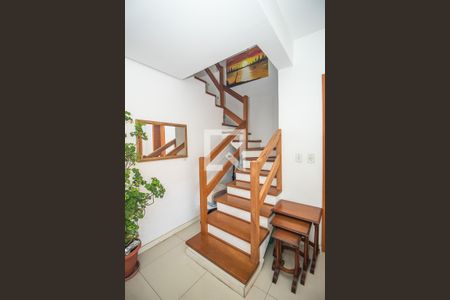 Casa à venda com 142m², 3 quartos e 2 vagasEscadas