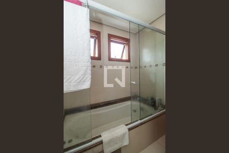 Casa à venda com 142m², 3 quartos e 2 vagasBanheiro da suite