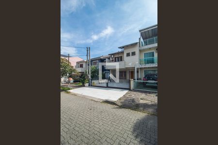 Casa à venda com 142m², 3 quartos e 2 vagasFachada