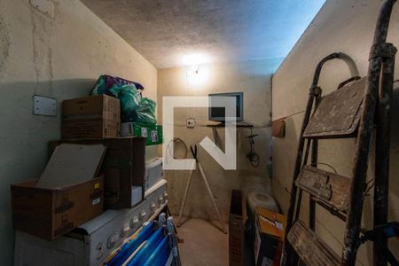 Casa à venda com 282m², 2 quartos e 6 vagas Casa à venda com 282m², 2 quartos e 6 vagasDepósito