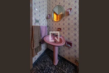 Casa à venda com 282m², 2 quartos e 6 vagas Casa à venda com 282m², 2 quartos e 6 vagasBanheiro 1