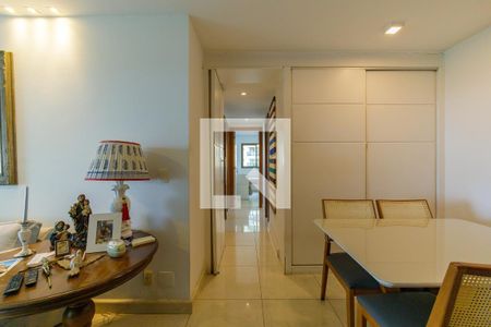 Sala de apartamento para alugar com 3 quartos, 120m² em Barra da Tijuca, Rio de Janeiro