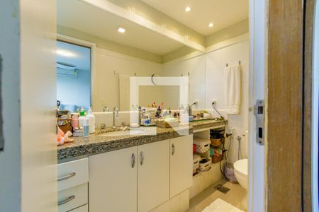 Apartamento para alugar com 120m², 3 quartos e 2 vagas Apartamento para alugar com 120m², 3 quartos e 2 vagasBanheiro da Suíte 1