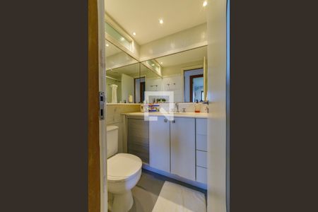 Apartamento para alugar com 120m², 3 quartos e 2 vagas Apartamento para alugar com 120m², 3 quartos e 2 vagasBanheiro Social