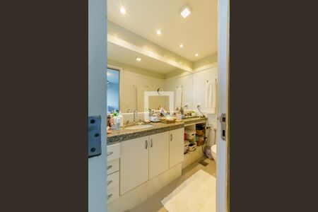 Apartamento para alugar com 120m², 3 quartos e 2 vagas Apartamento para alugar com 120m², 3 quartos e 2 vagasBanheiro da Suíte 1